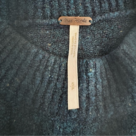 FREE PEOPLE Teal Blue Cable Knit Sweater Mock Neck Wool Blend Soft Size S - Picture 2 of 16